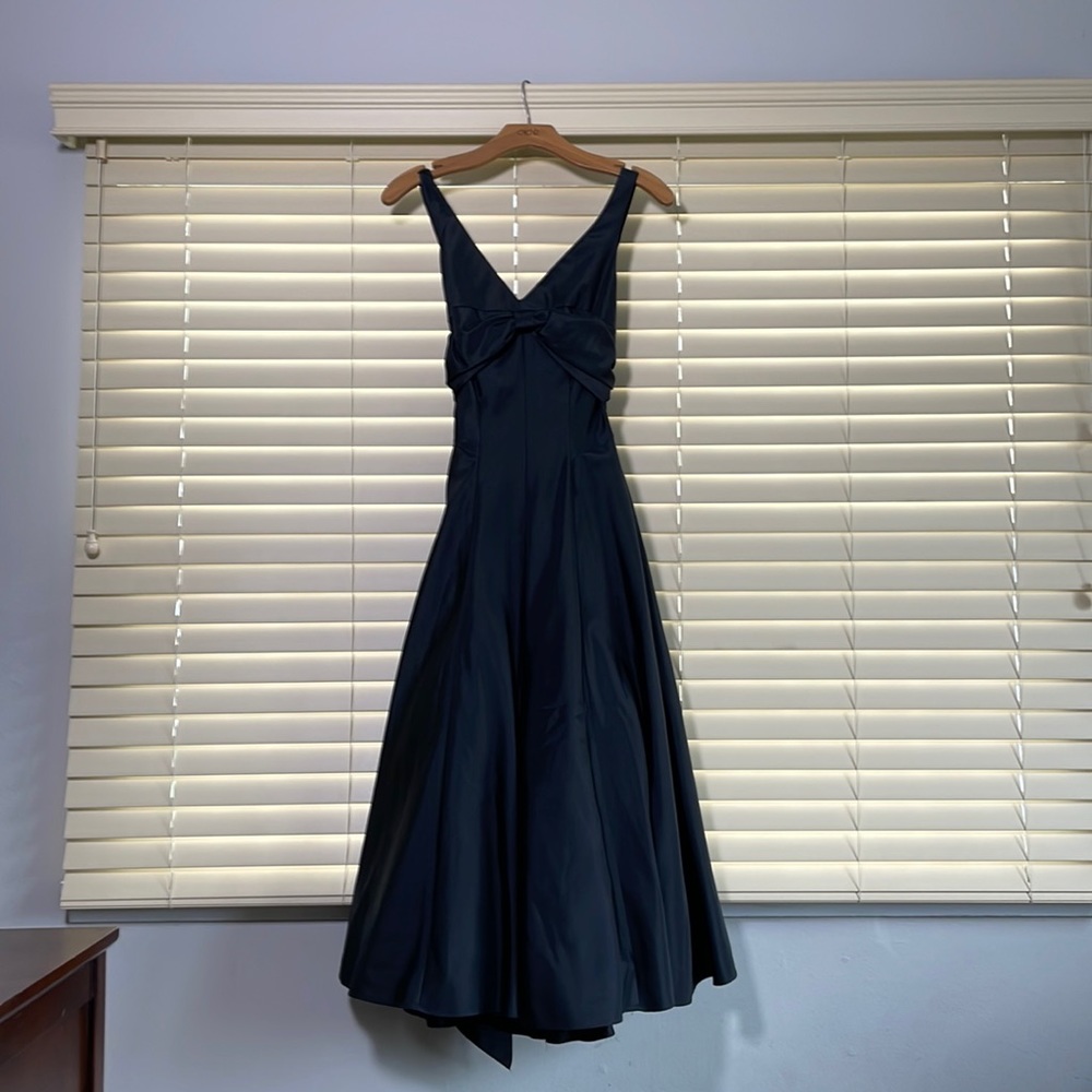 Black evening gown V-neck with princess bodice NET